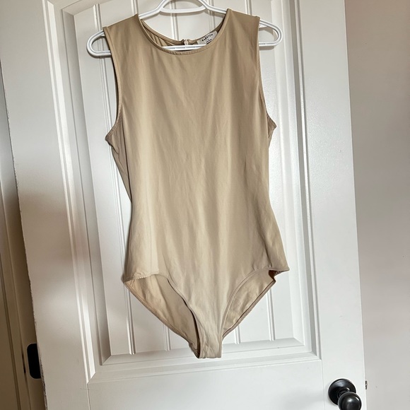 Aritzia Tops - Aritizia Babaton nude color tone bodysuit